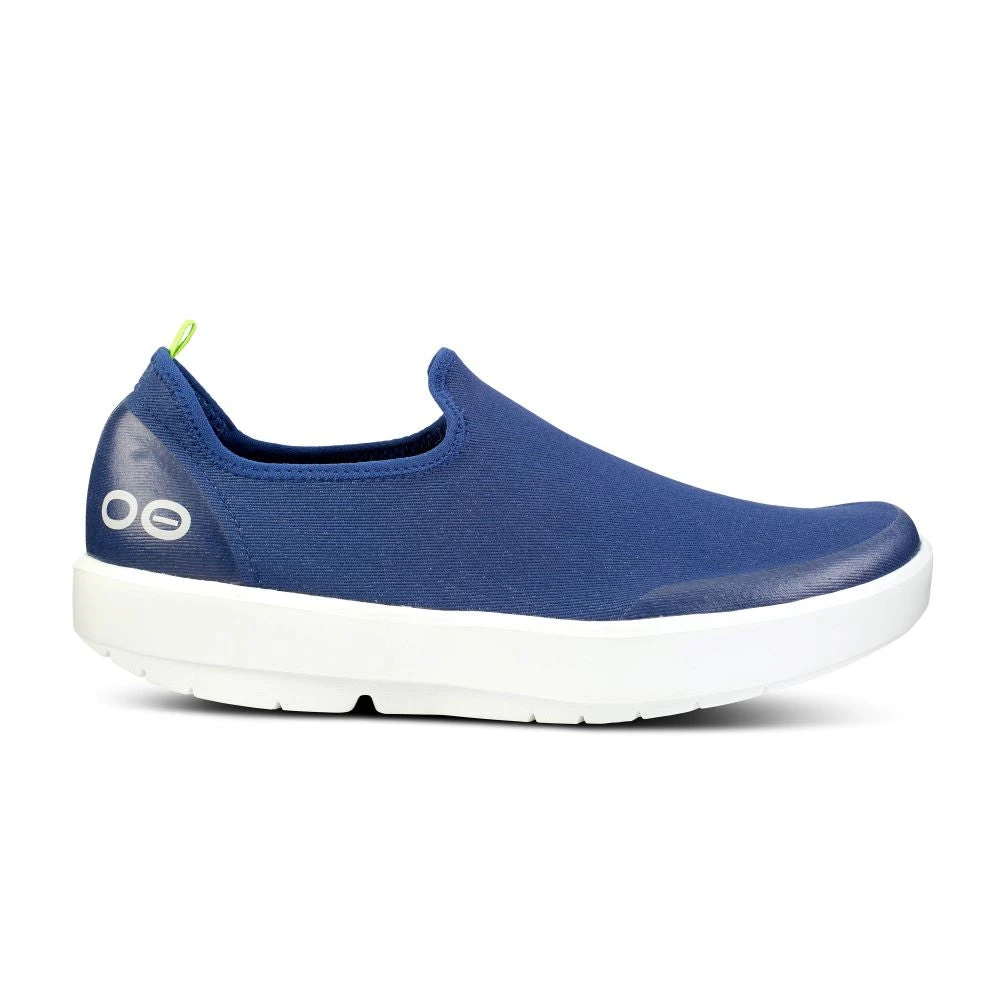 'OOFOS' Women's OOmg EeZee Low Shoe - White / Navy 3 'OOFOS' Women's OOmg EeZee Low Shoe - White / Navy