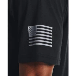 'Under Armour' Men's Freedom Flag T-Shirt - Black / Steel -Carhartt || Under Armour || The North Face Shop s7.V5 1370810 002 SIDEDET 1024x1024@2x